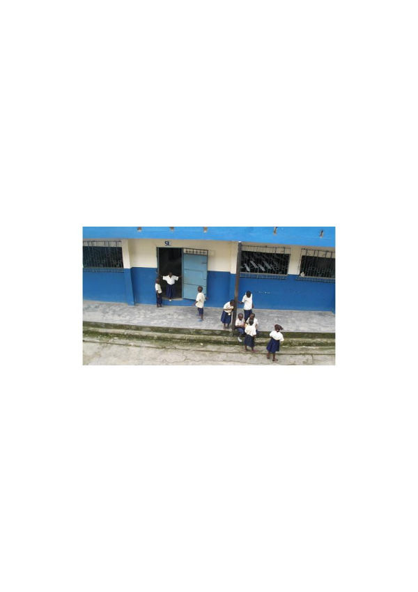 Portail et cour de l’école
